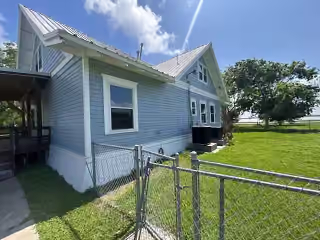 Photo 2 of 2203 E Bayshore Drive, Palacios, TX
