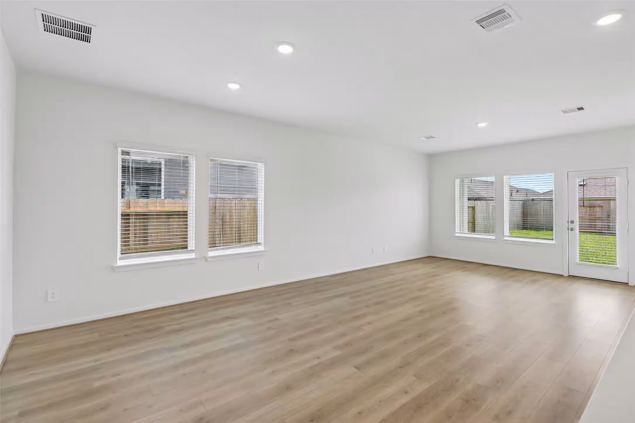 Photo 4 of 17323 Remington Meadows Street, Waller, TX