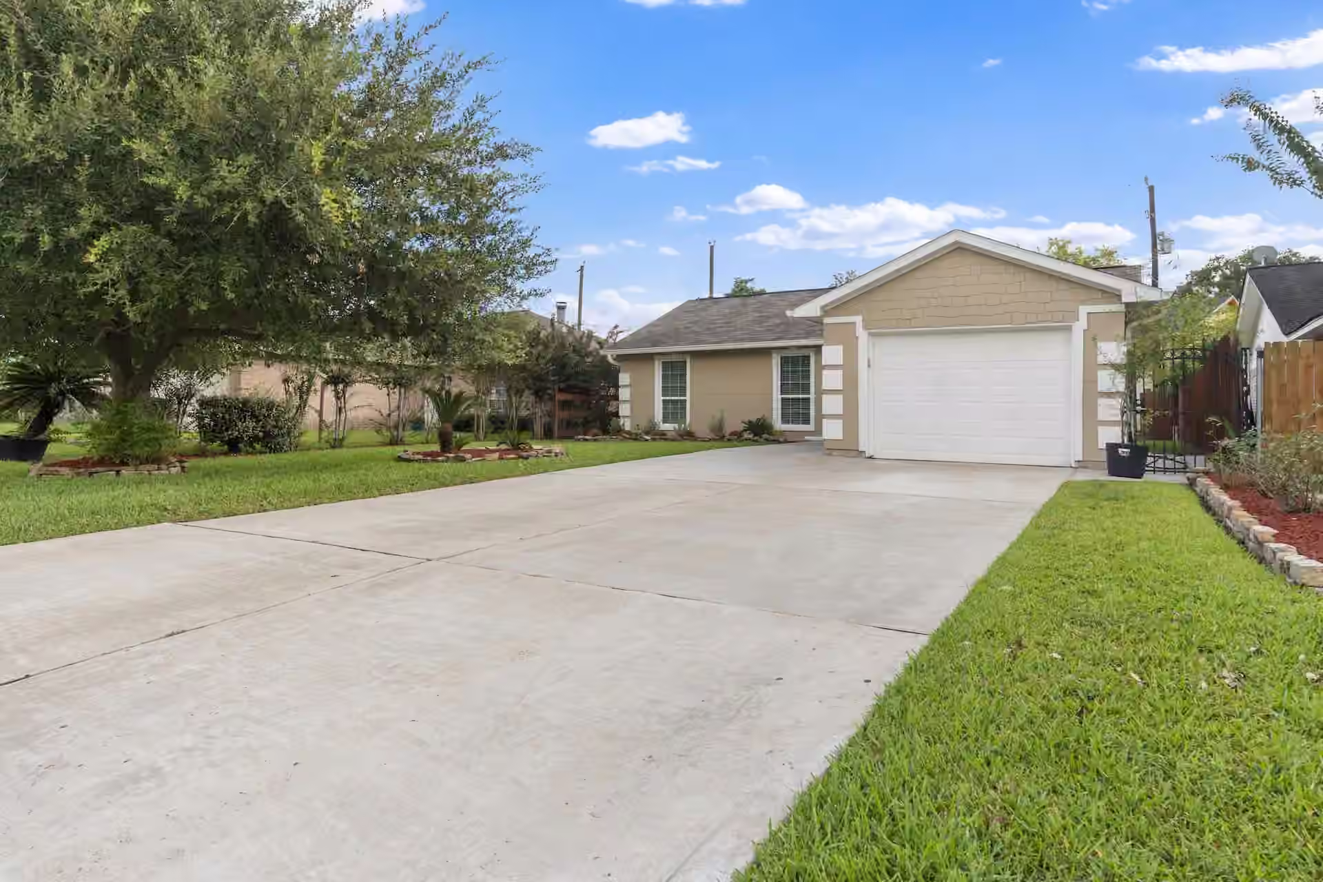 Photo 2 of 5431 Markwood Lane, Houston, TX