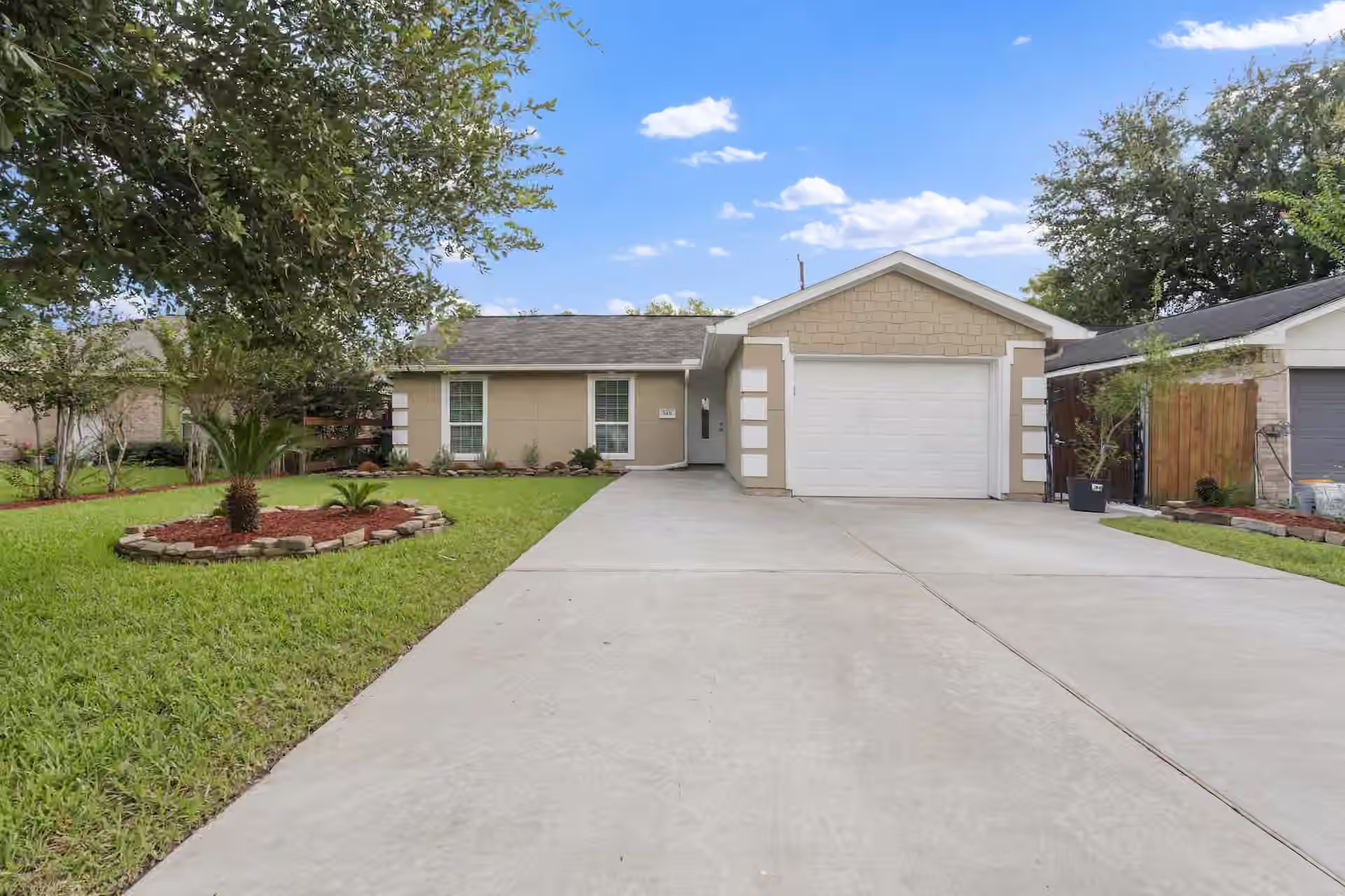 Photo 3 of 5431 Markwood Lane, Houston, TX
