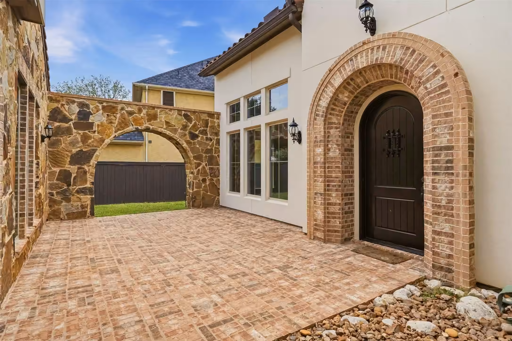 Photo 6 of 6139 Logan Creek Lane, Sugar Land, TX