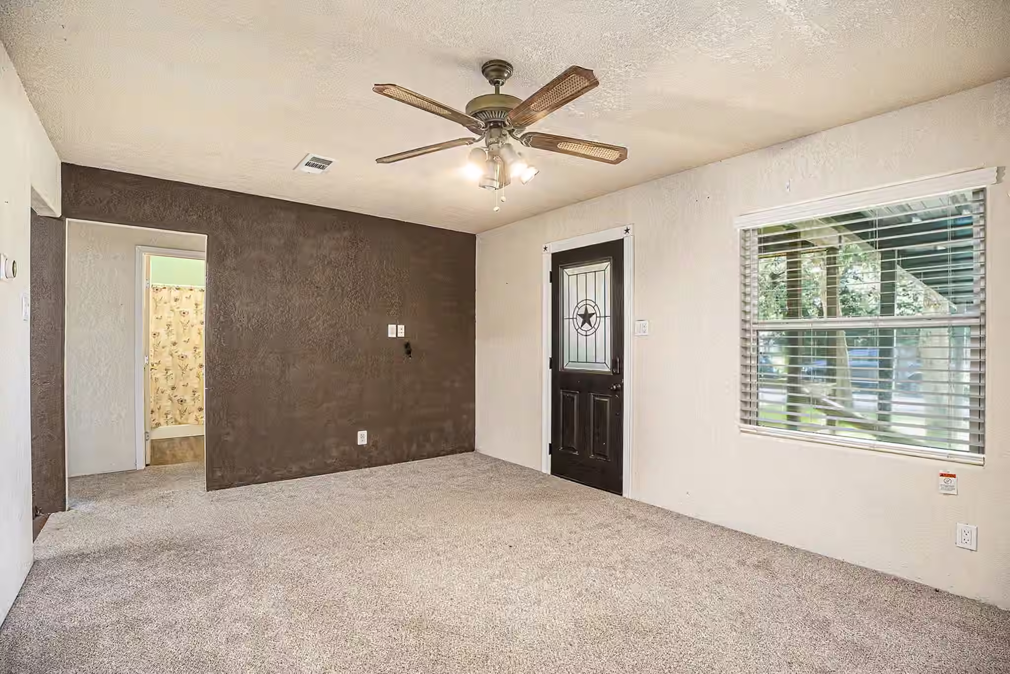 Photo 3 of 4028 Avenue N 1/2, Santa Fe, TX
