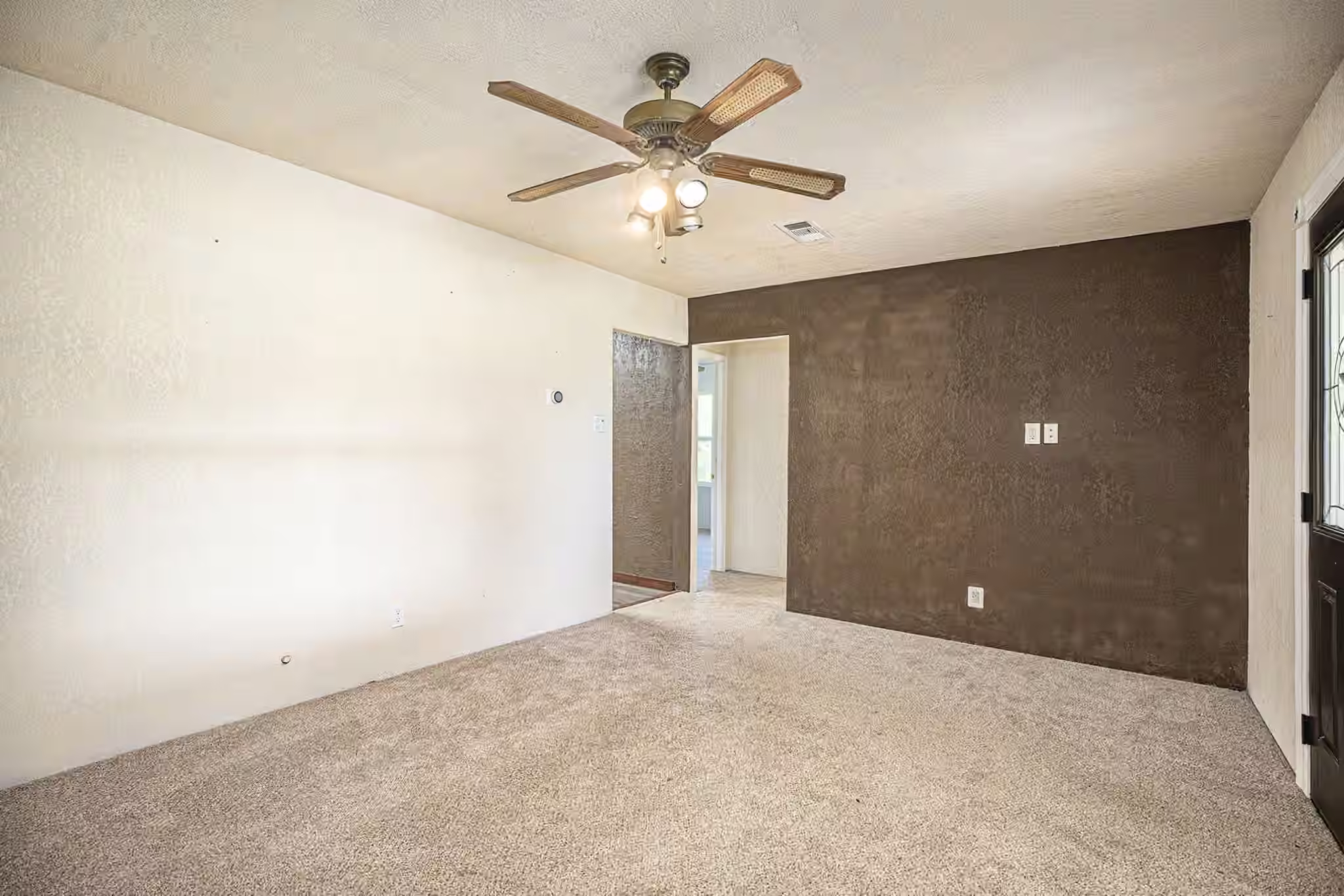 Photo 5 of 4028 Avenue N 1/2, Santa Fe, TX