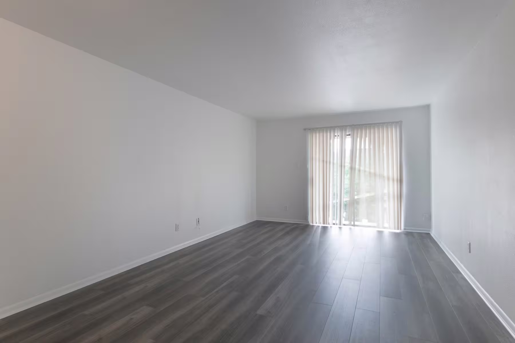 Photo 4 of 3025 Walnut Bend Lane 37, Houston, TX