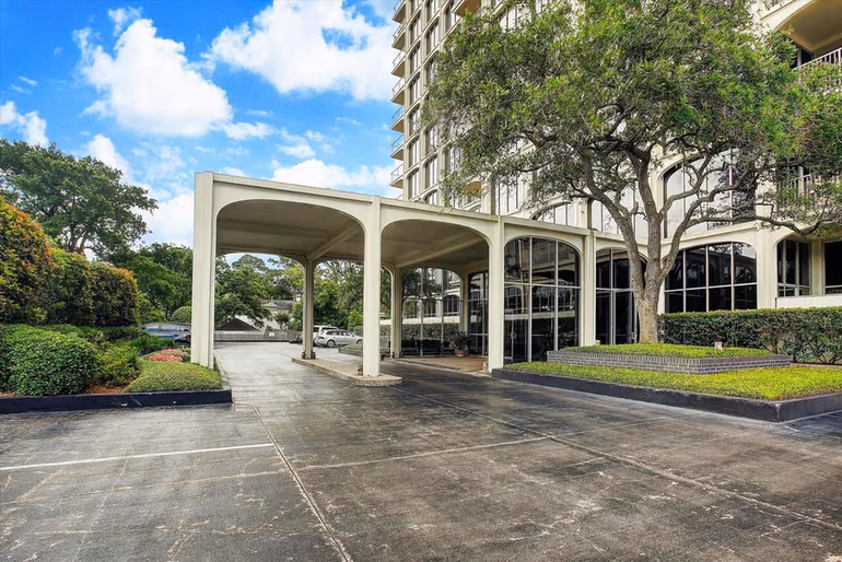 Photo 2 of 3711 San Felipe Street LL1, Houston, TX