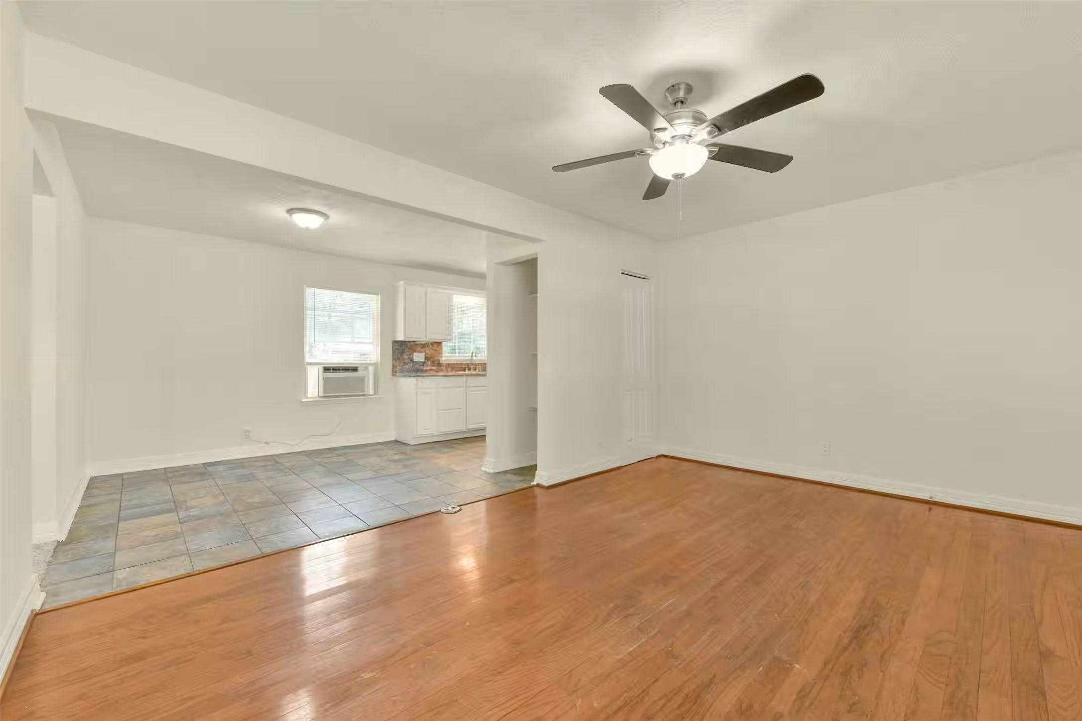 Photo 5 of 1114 Valerie Avenue, Pasadena, TX
