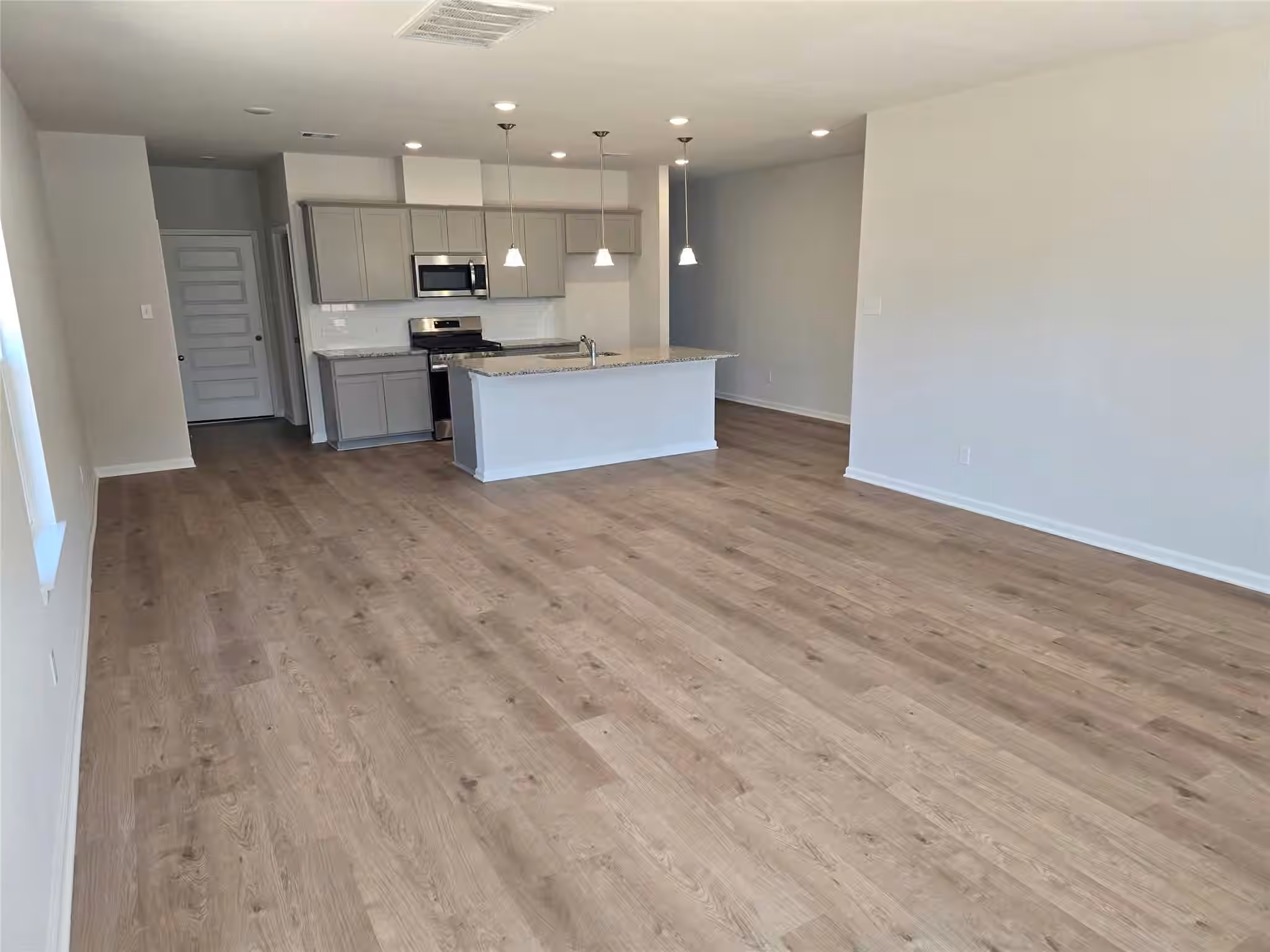 Photo 3 of 1920 N Riverside Circle, Dayton, TX