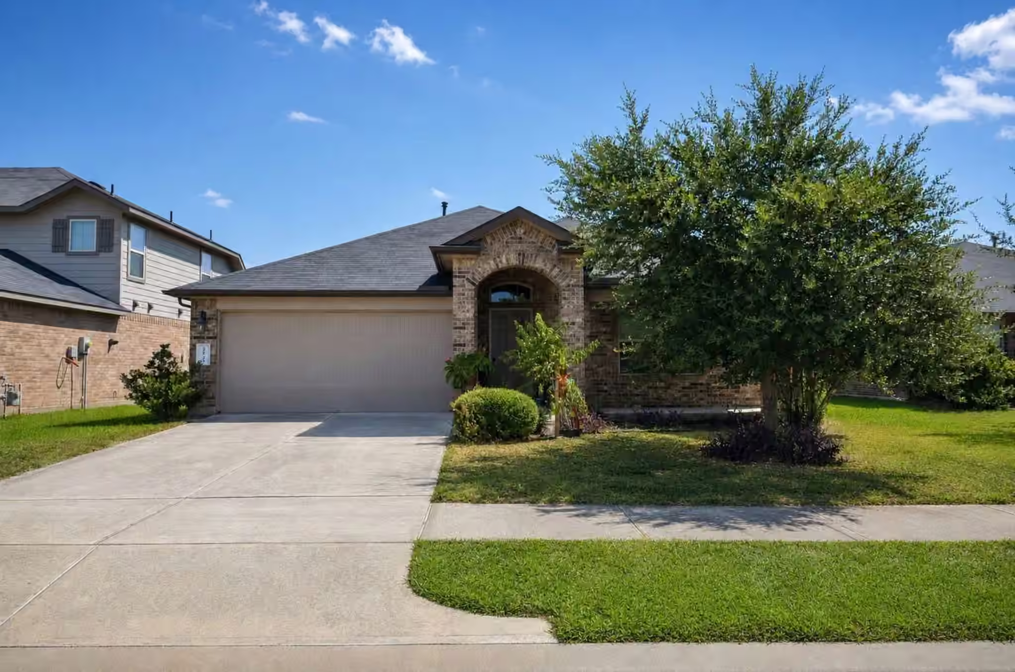 Photo 3 of 3023 Vales Point, Fresno, TX