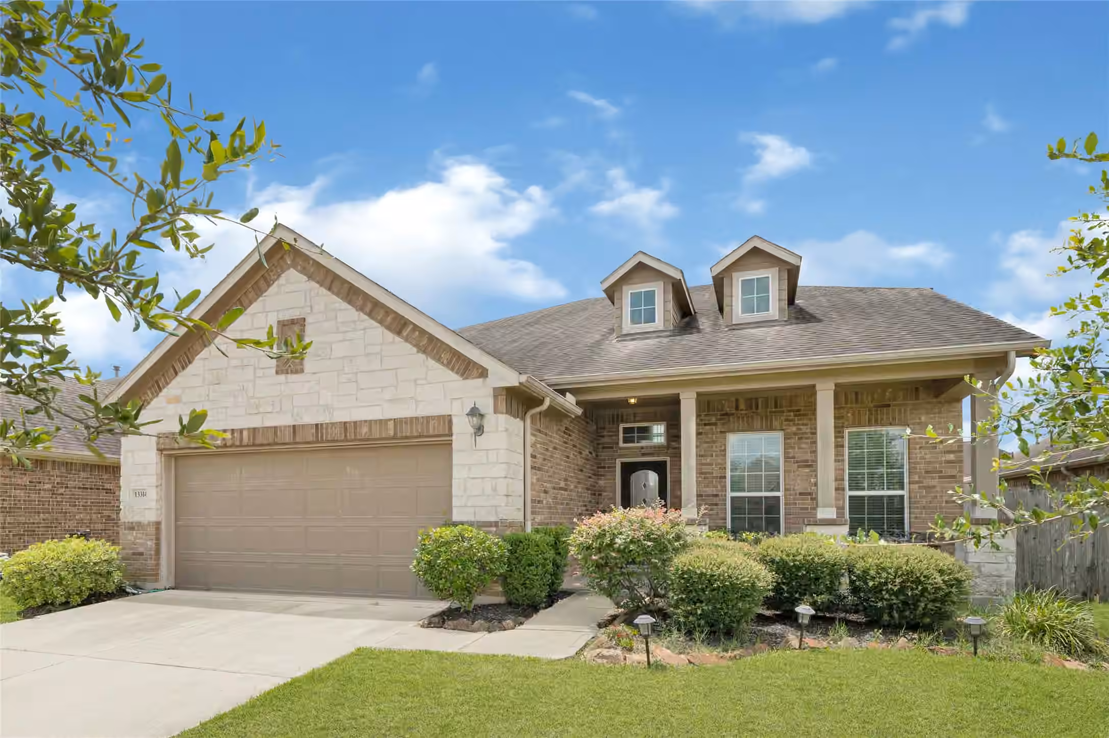 Photo 2 of 13314 Alcott Forest Lane, Rosharon, TX
