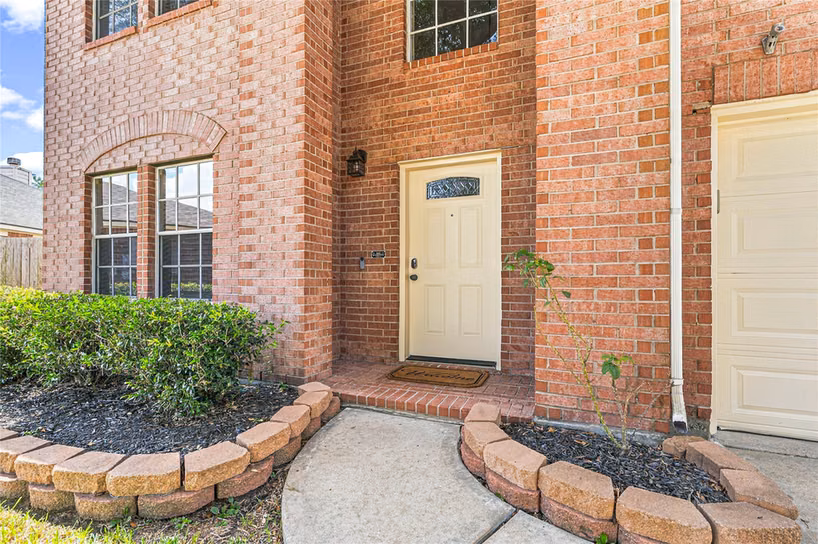 Photo 2 of 9904 Fair Brook Way, Pearland, TX