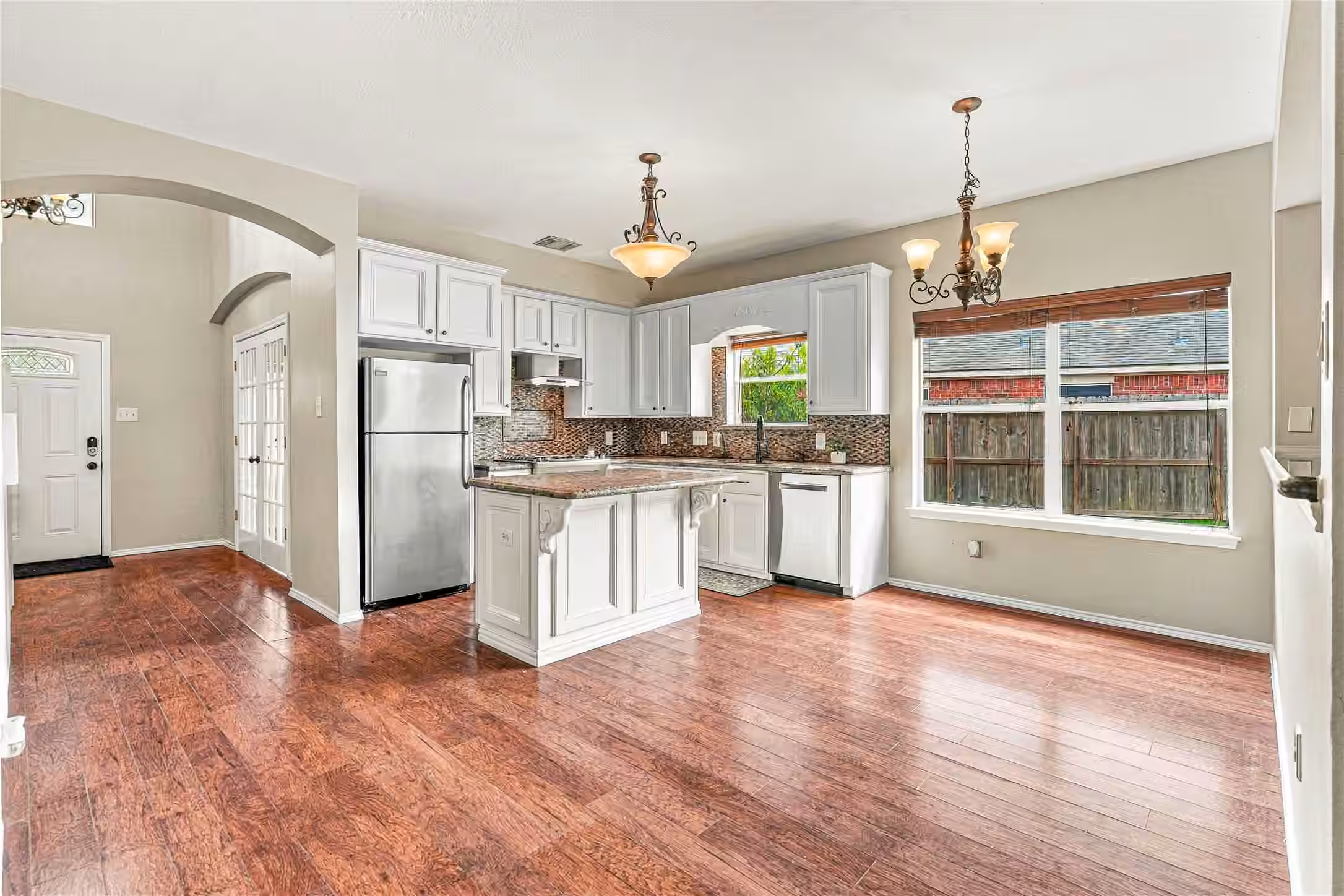 Photo 5 of 9904 Fair Brook Way, Pearland, TX