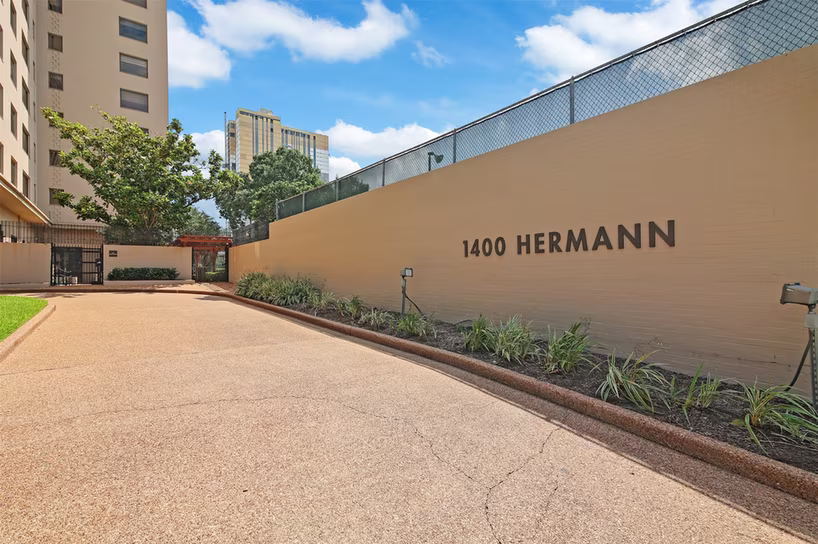 Photo 3 of 1400 Hermann Drive 5A, Houston, TX