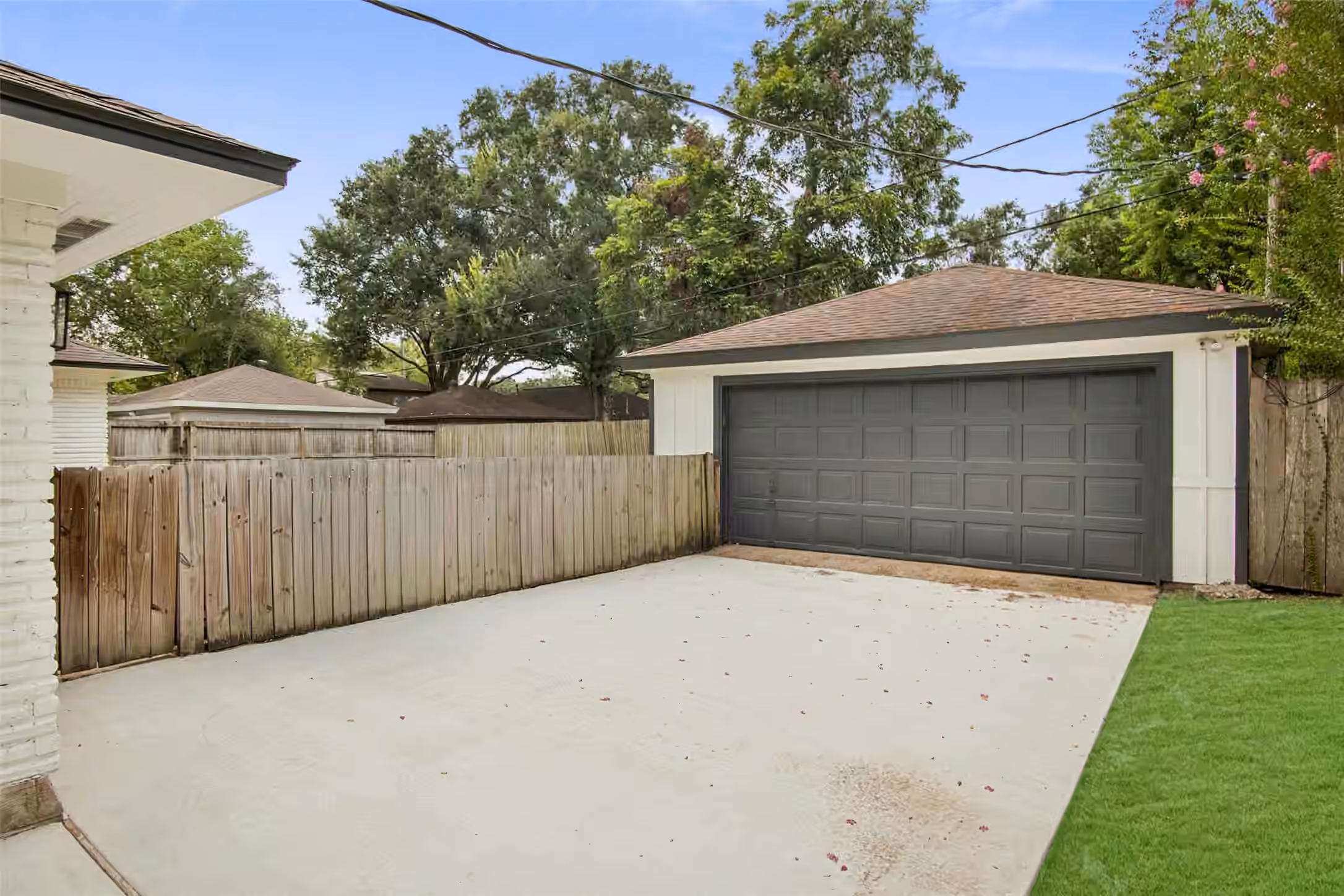 Photo 4 of 5731 Creekbend Drive, Houston, TX