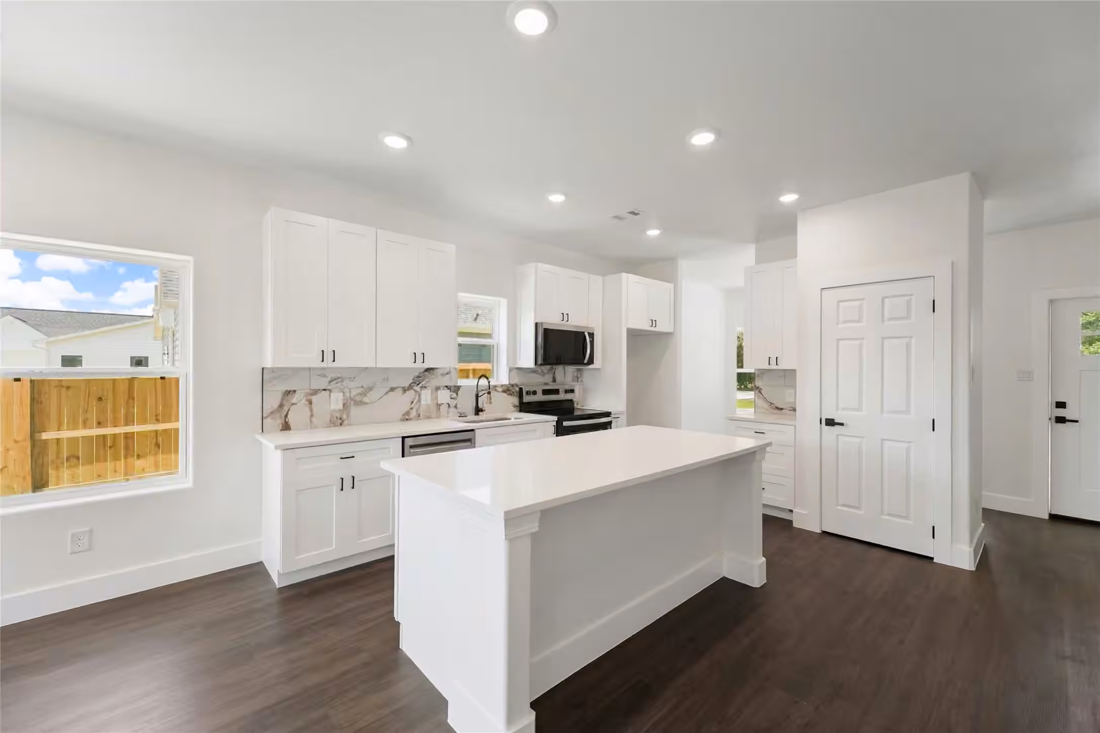 Photo 4 of 3708 E Avenue S E, Santa Fe, TX