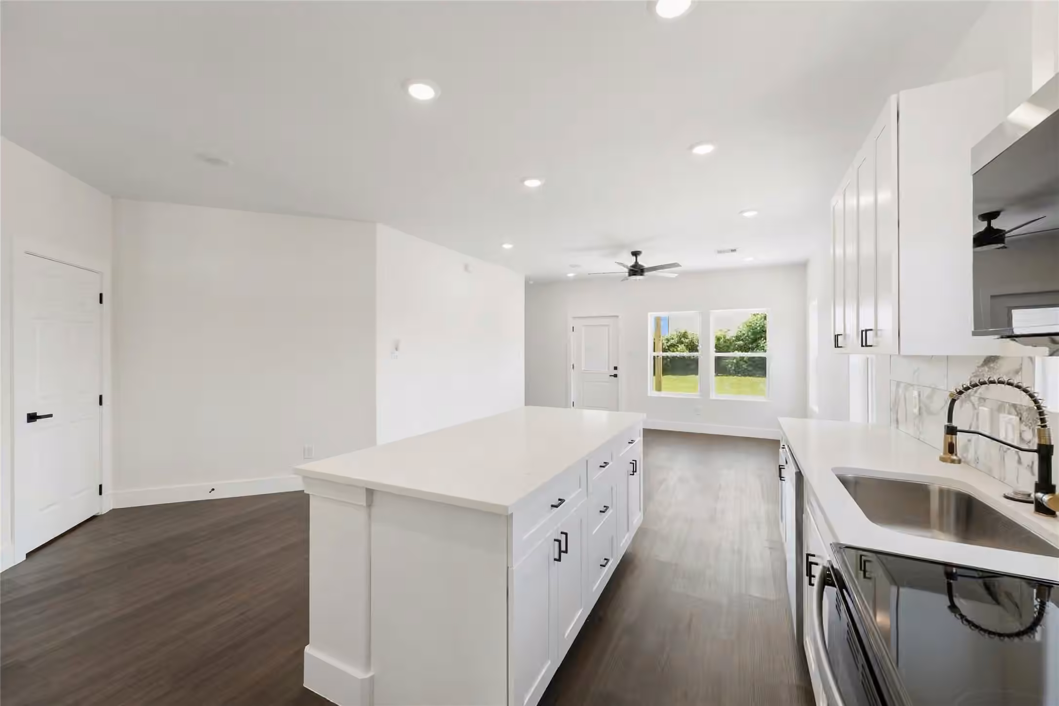 Photo 6 of 3708 E Avenue S E, Santa Fe, TX