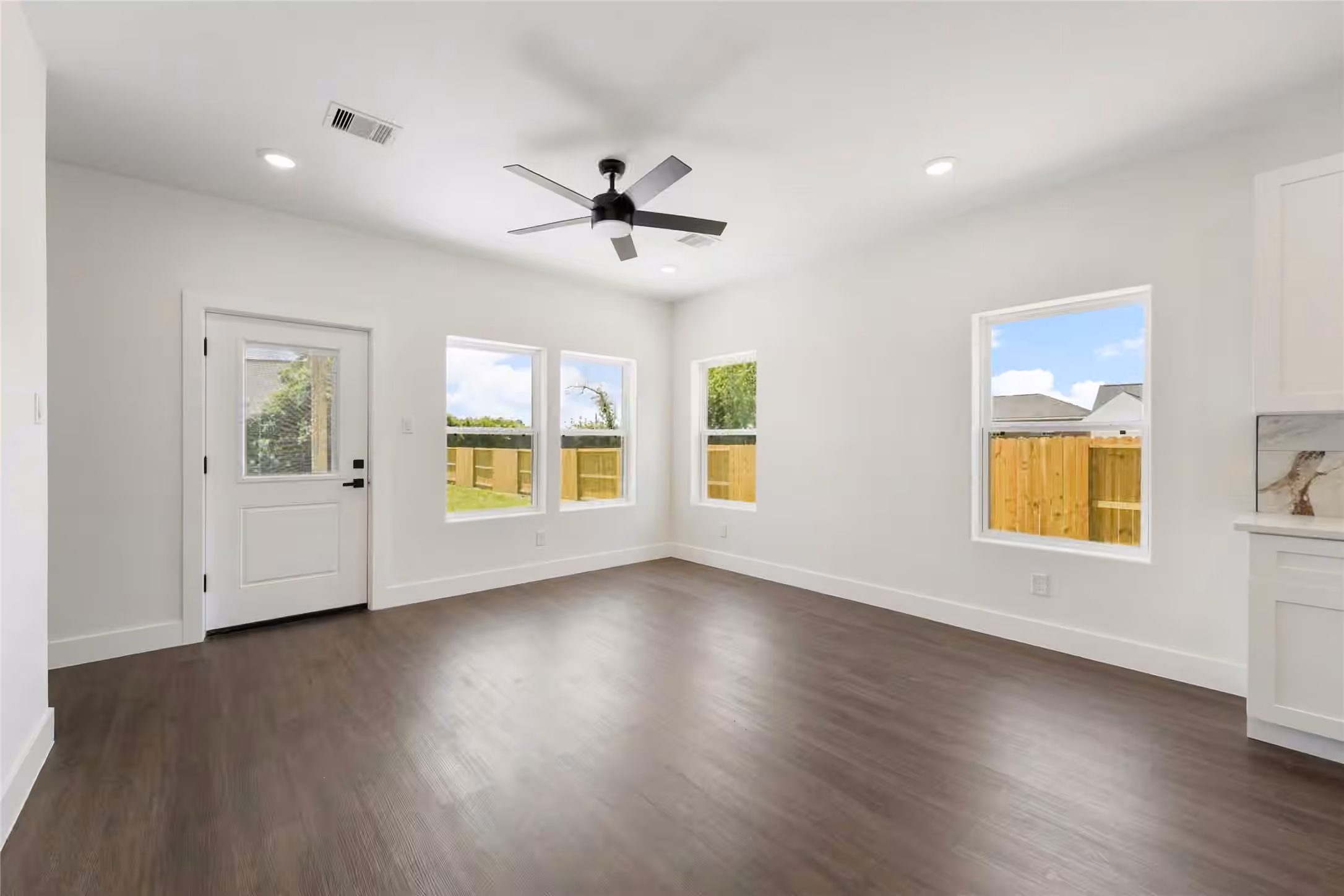 Photo 7 of 3708 E Avenue S E, Santa Fe, TX