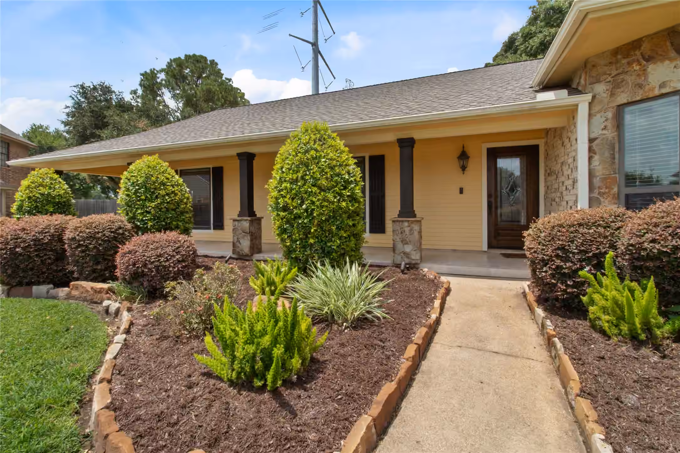 Photo 4 of 2118 Canterbury Court, Deer Park, TX