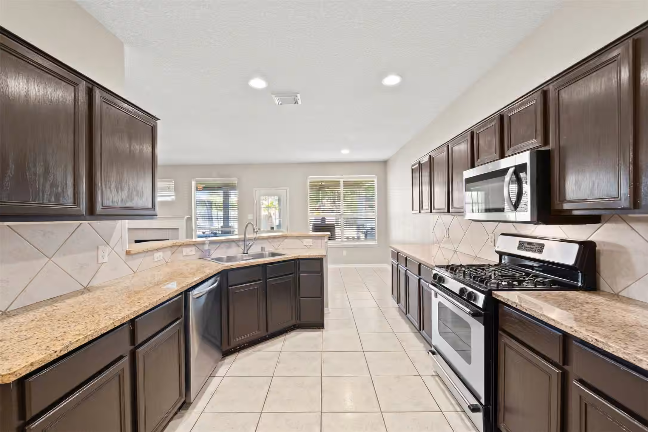 Photo 4 of 2931 Destin Shore Drive, Houston, TX