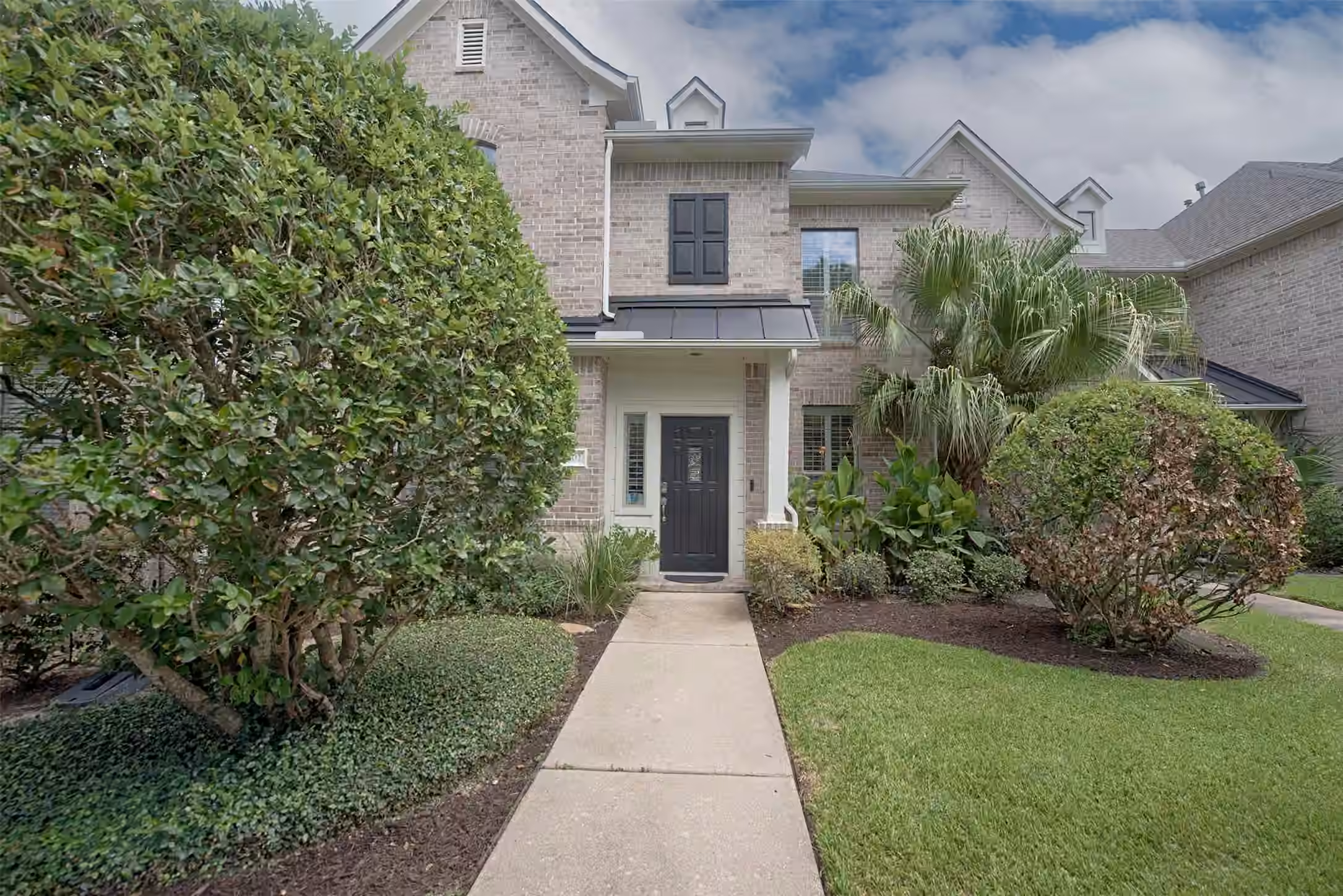 Photo 2 of 2402 Clippers Square, Nassau Bay, TX