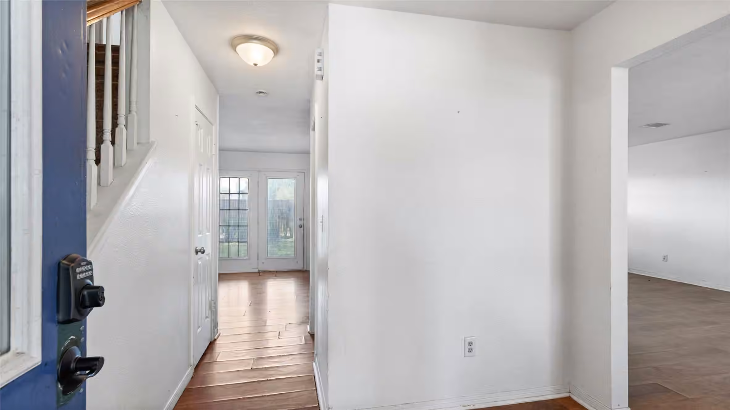 Photo 3 of 5304 Spring Branch Drive, Pearland, TX