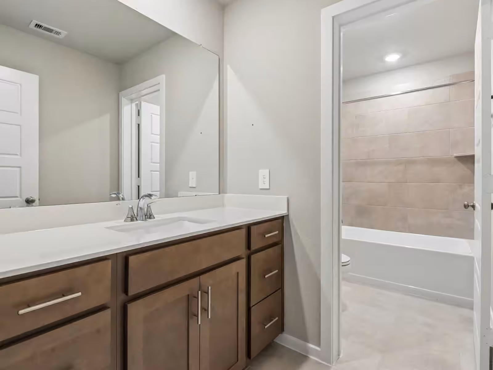 Photo 5 of 29022 Farmhouse Estates Drive, Waller, TX