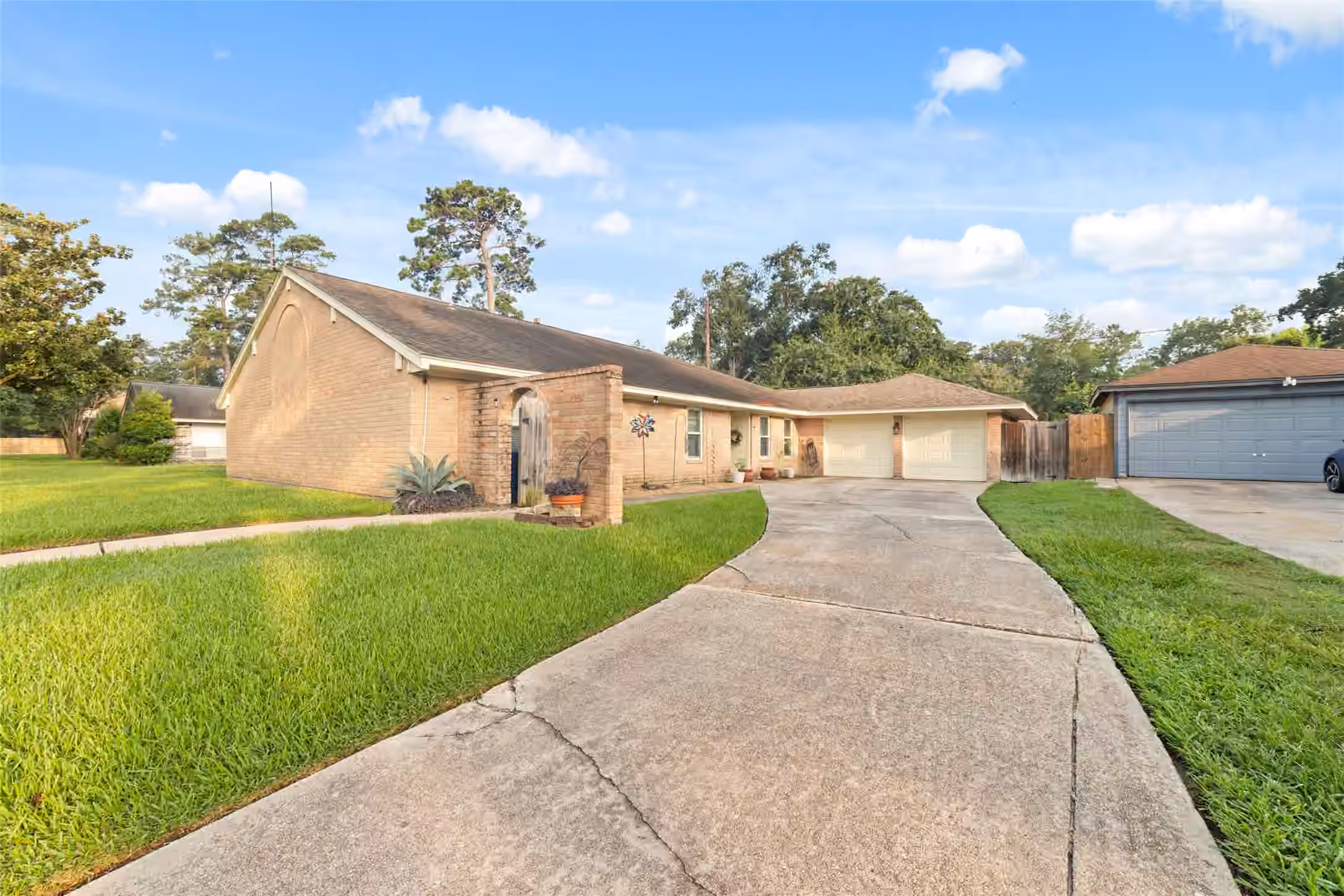 Photo 5 of 218 Black Forest Drive, Spring, TX