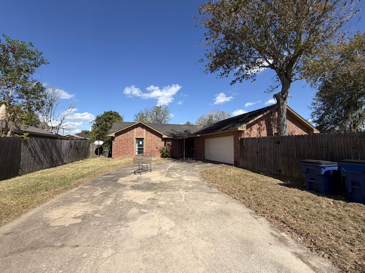 Photo of 606 Tall Timber Drive, West Columbia, TX 77486