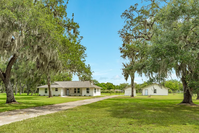 Photo 2 of 16508 County Road 729, Brazoria, TX