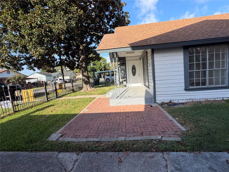 Photo 2 of 7015 Boyce Street, Houston, TX