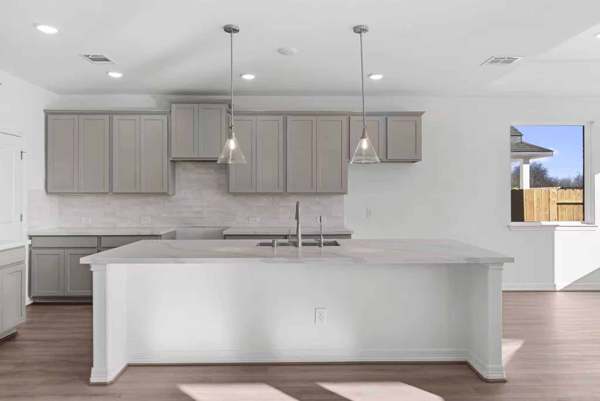 Photo 2 of 14818 Mission Avenue, Mont Belvieu, TX