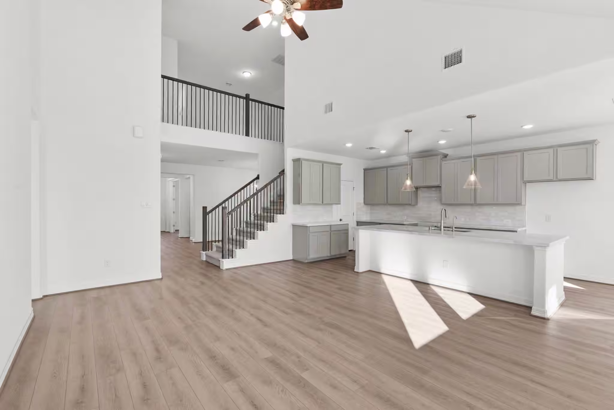 Photo 3 of 14818 Mission Avenue, Mont Belvieu, TX