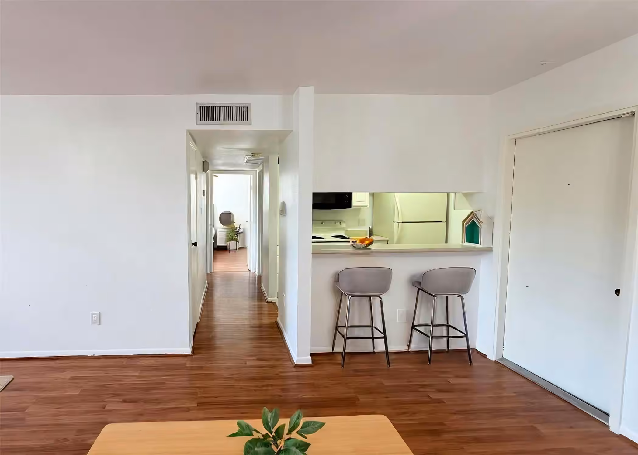 Photo 7 of 3075 Walnut Bend Lane 36, Houston, TX