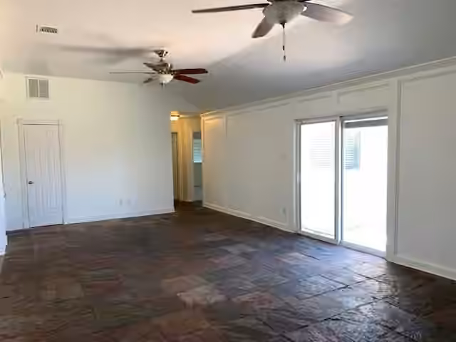 Photo 7 of 6650 Grove Field Lane, Houston, TX