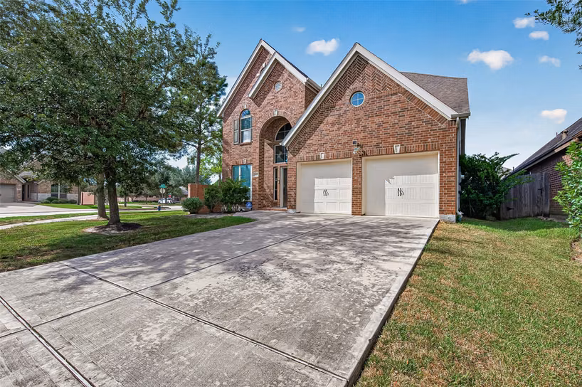 Photo of 13813 Crystal Harbor Ln Lane, Pearland, TX 77584