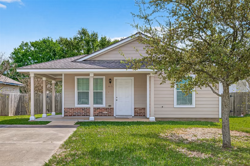 Photo 3 of 410 Collins Road, Richmond, TX