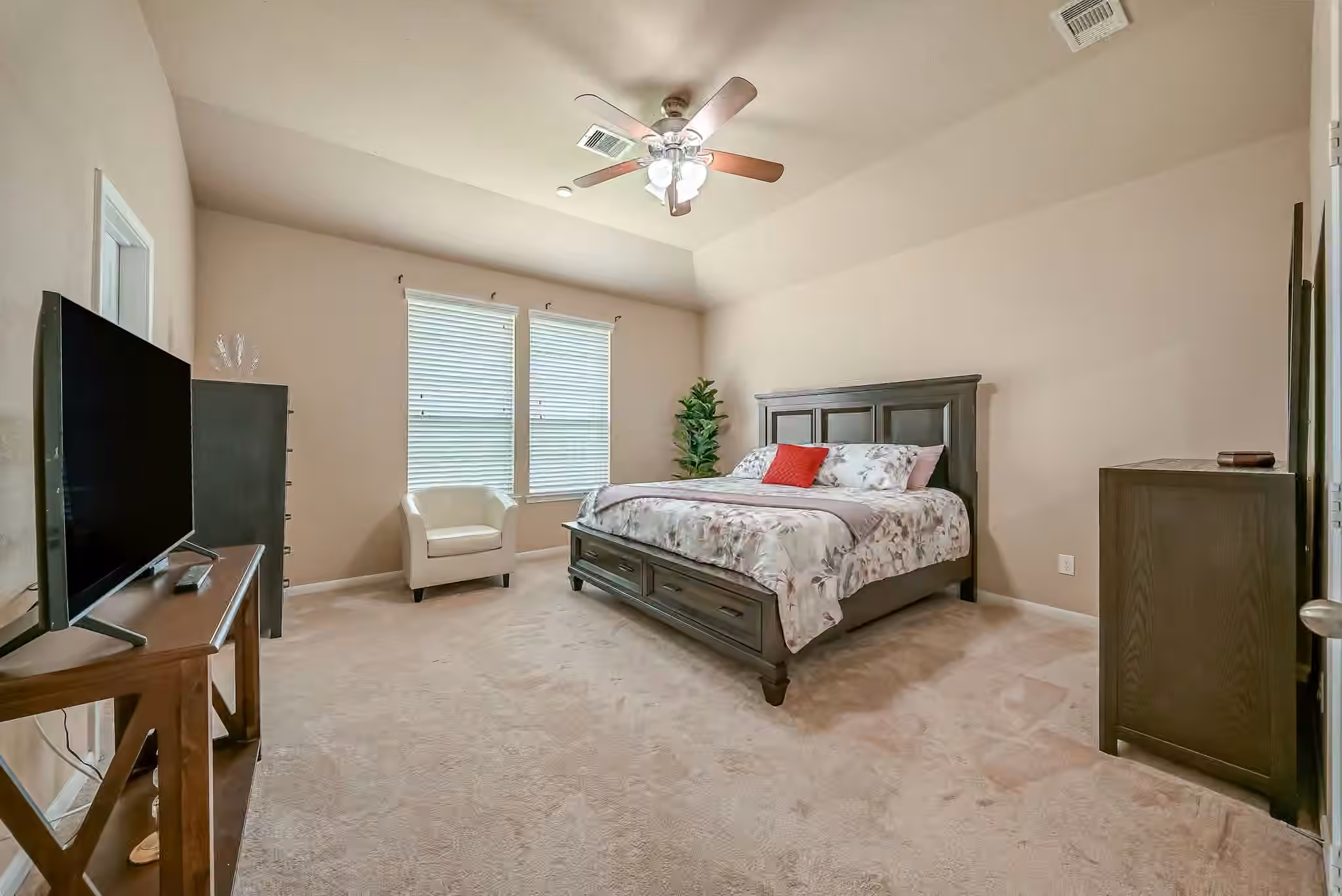 Photo 6 of 6835 Blue Glade Drive, Richmond, TX