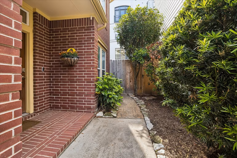 Photo 2 of 1224 Crocker Street, Houston, TX
