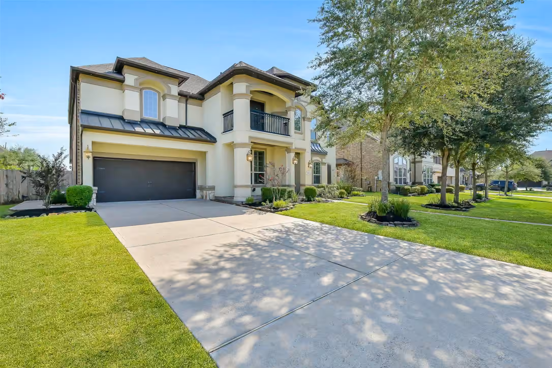 Photo 2 of 2204 Texoma Bend Lane, Friendswood, TX