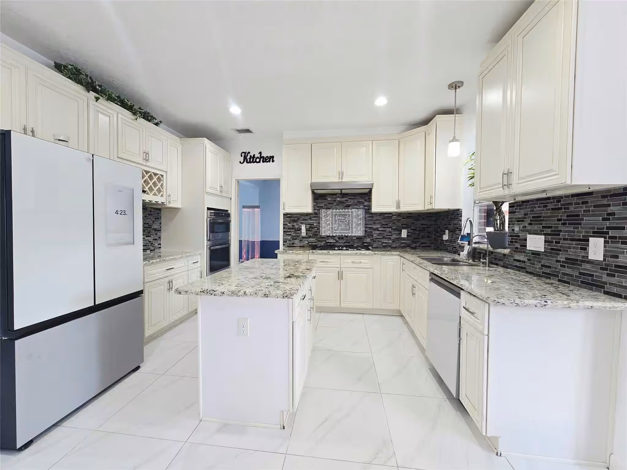 Photo 7 of 9726 New Kent Drive, Sugar Land, TX