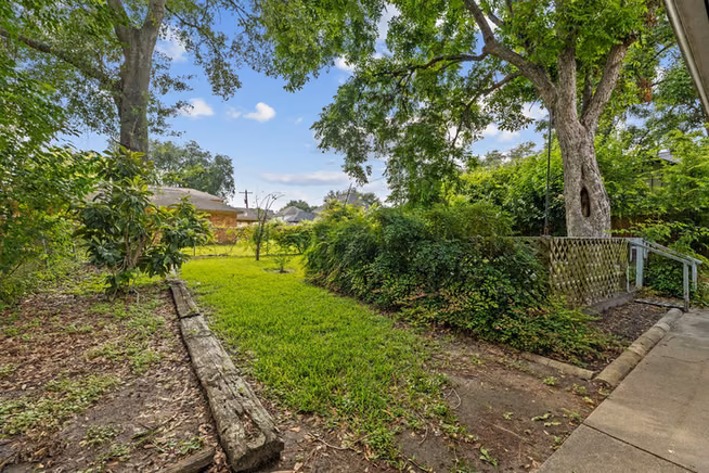 Photo 3 of 2818 Ellington Street, Houston, TX