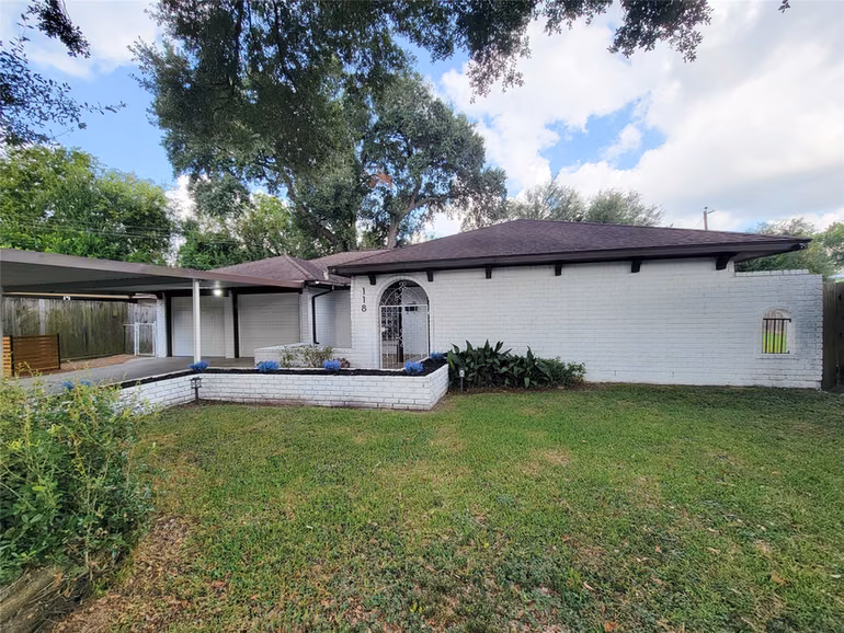 Photo of 118 W Vashti Drive, Houston, TX 77037