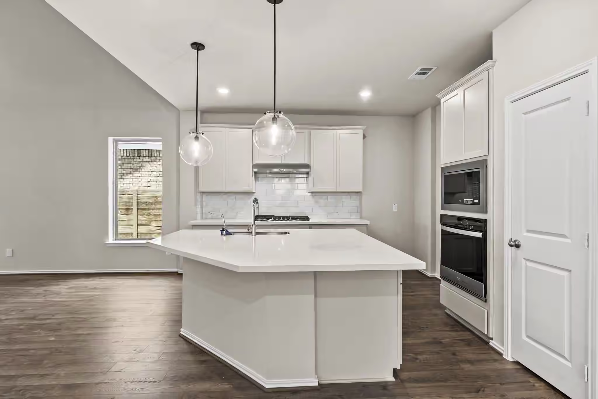 Photo 4 of 9389 Cordial Circle, Montgomery, TX