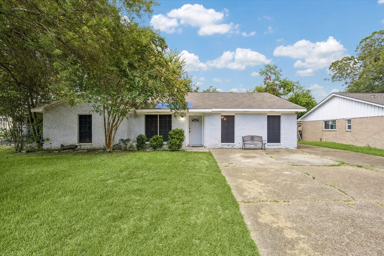 Photo of 118 E Highland Terrace, League City, TX 77573