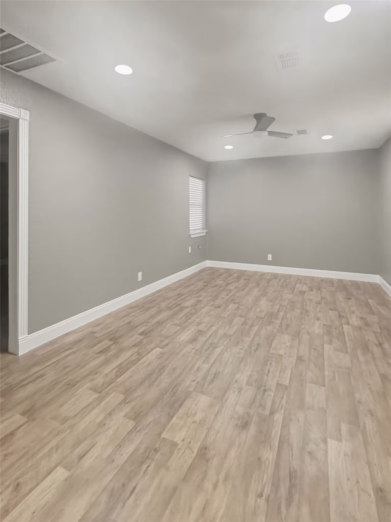 Photo 4 of 1308 N Rockisland Street, Angleton, TX