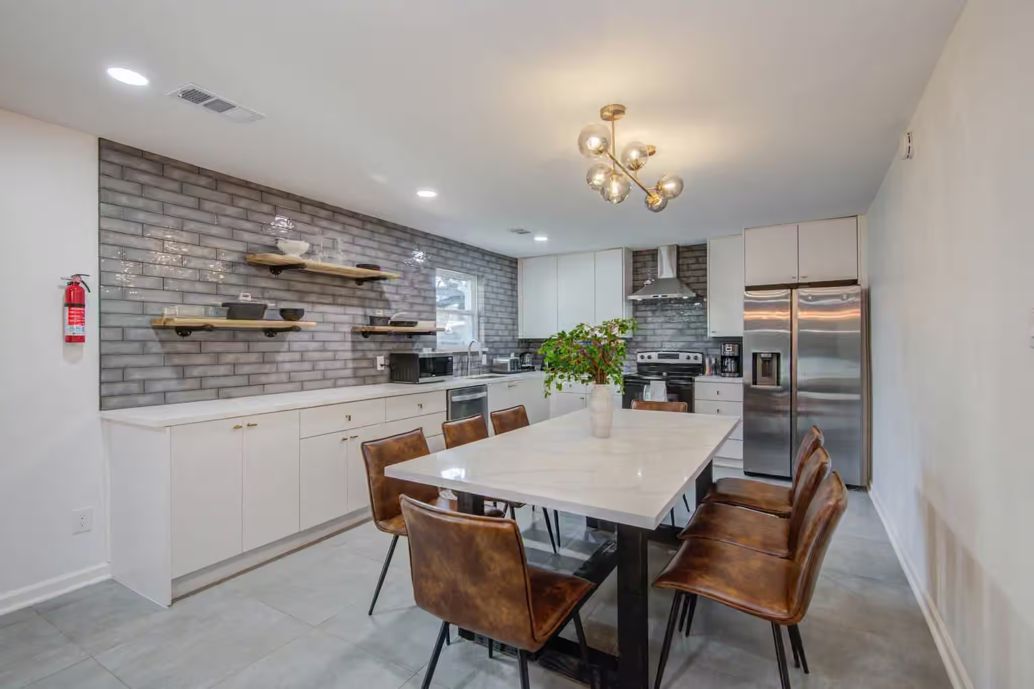 Photo 4 of 9515 Meadowglen Lane, Houston, TX