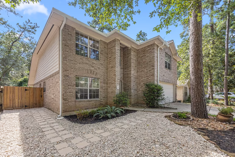 Photo 2 of 202 W Misty Dawn Drive, The Woodlands, TX