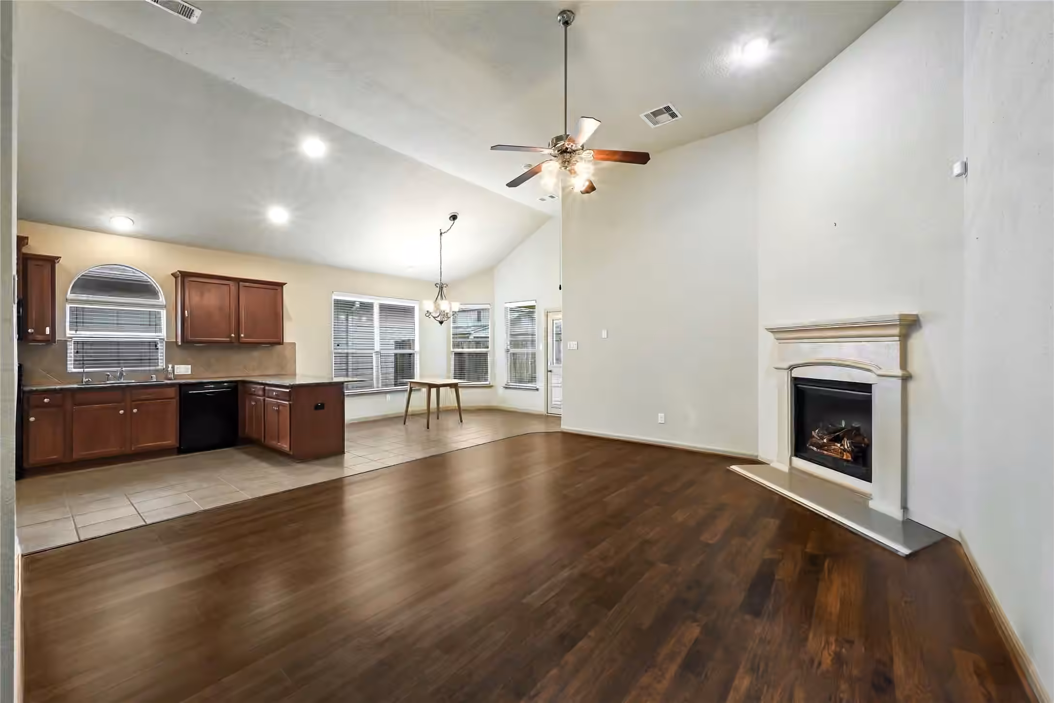 Photo 3 of 8706 Sunrise Canter Drive, Tomball, TX