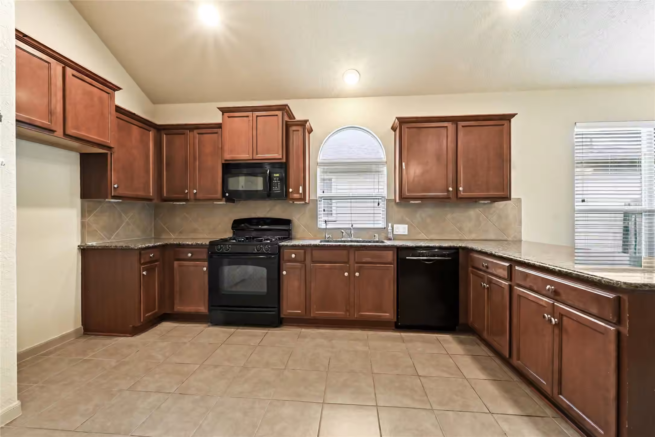 Photo 4 of 8706 Sunrise Canter Drive, Tomball, TX