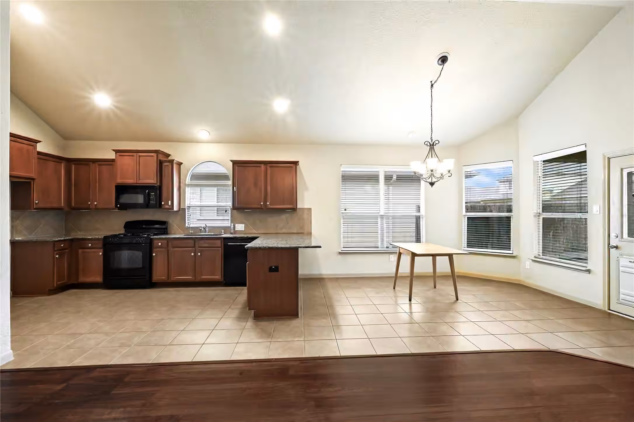 Photo 5 of 8706 Sunrise Canter Drive, Tomball, TX