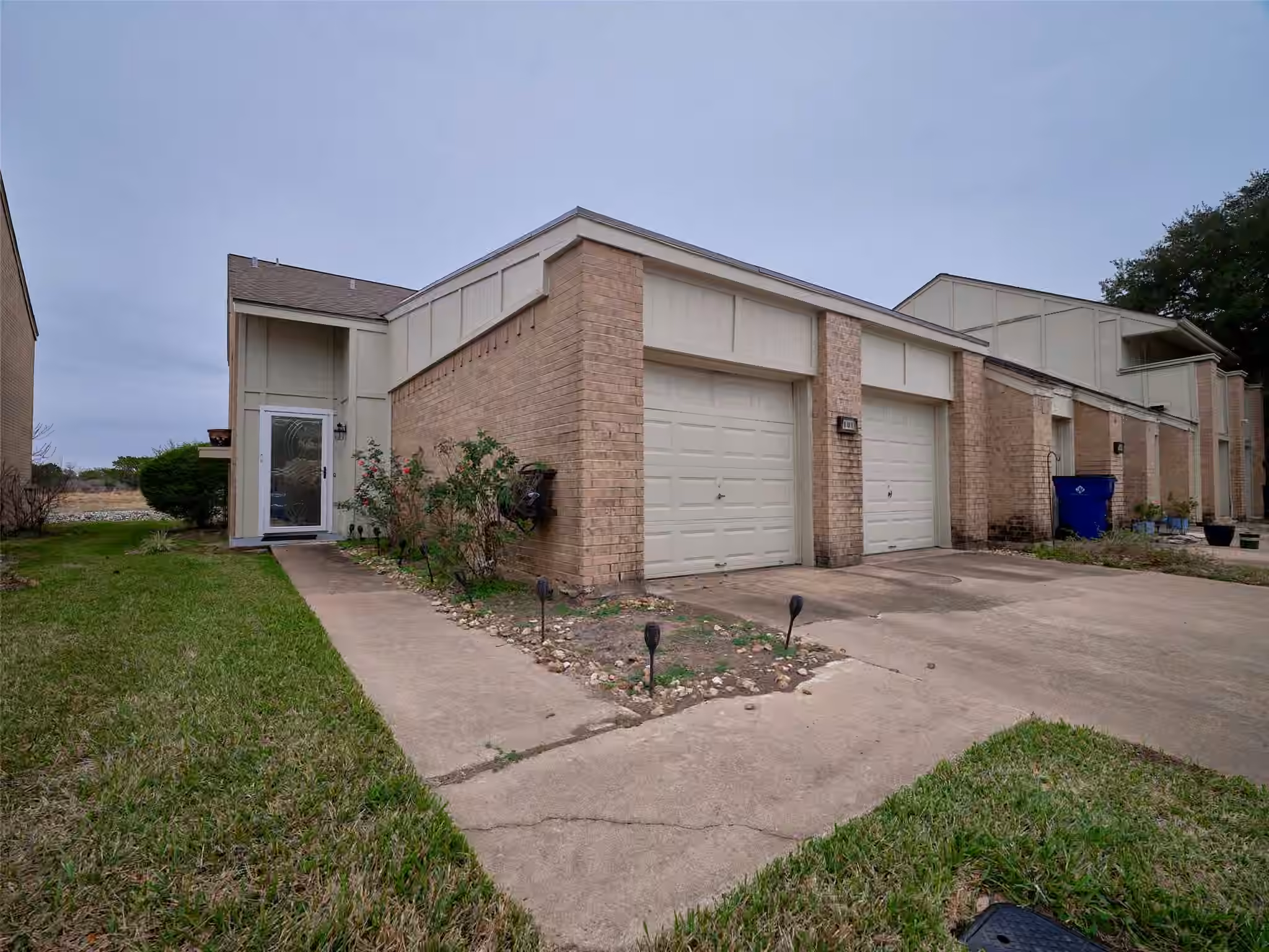 Photo 2 of 1817 Veranda Drive, West Columbia, TX